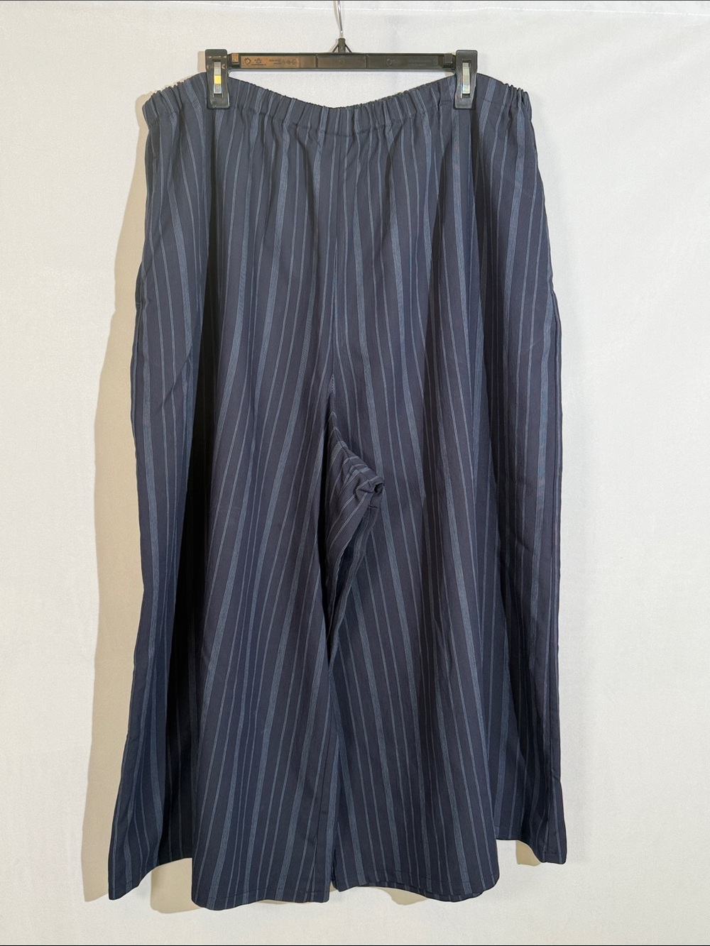Vince Wide Leg Palazzo Cropped Pants Size 2X Navy White Pinstripe NWOT - Picture 2 of 10